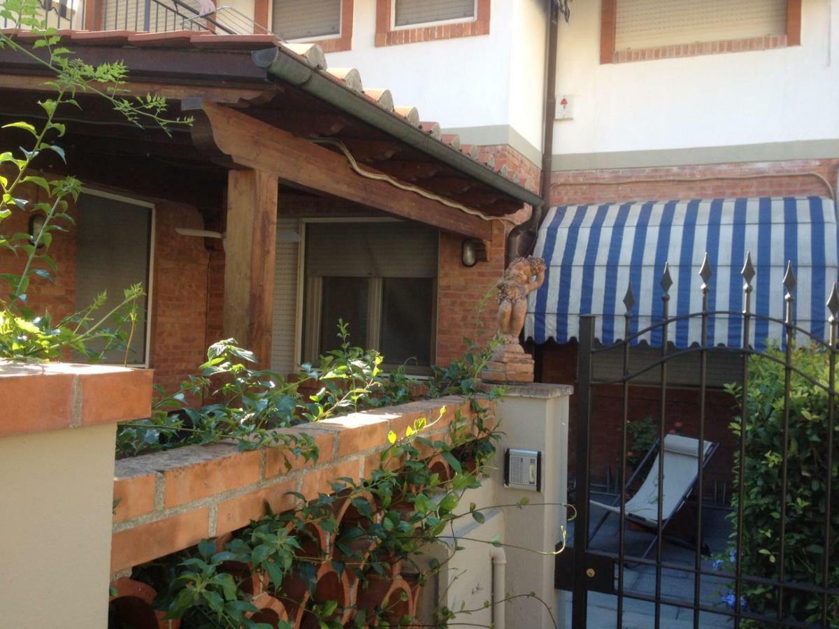 Casa Viareggio Villa Esterno foto